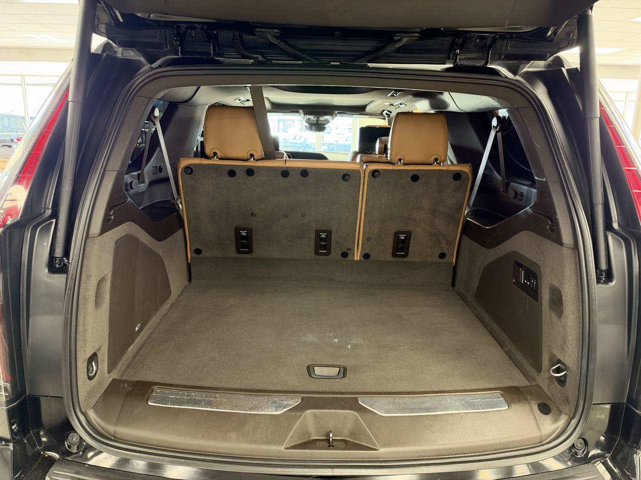 Used 2021 Cadillac Escalade ESV Sport AWD/4WD image 33