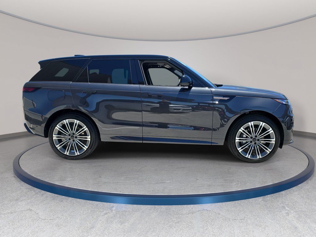 New 2026 Land Rover Range Rover Sport Dynamic SE AWD/4WD image 4