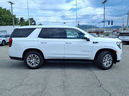 Used 2022 GMC Yukon SLT w/ SLT Premium Package AWD/4WD image 3