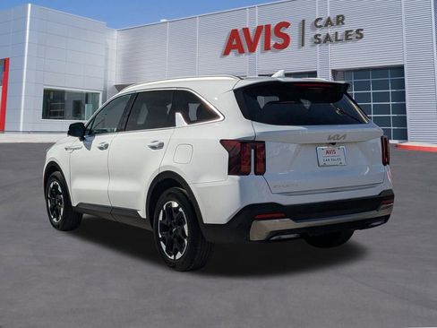 Used 2024 Kia Sorento S image 3