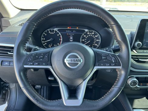 Used 2022 Nissan Altima 2.5 SR FWD image 7