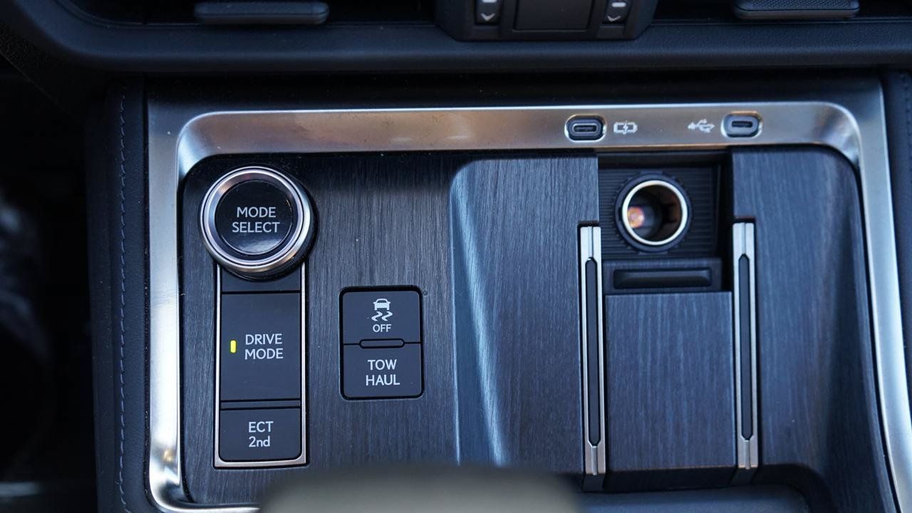Used 2024 Lexus GX 550 w/ Cold Area Package AWD/4WD image 16