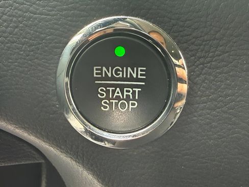 Used 2015 Ford Edge SE image 18