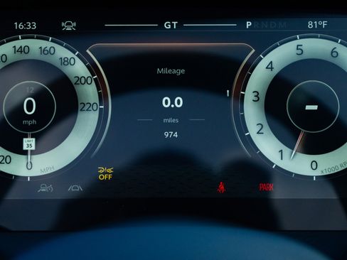 Used 2025 Aston Martin DB12 Convertible RWD image 16