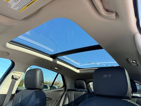 Used 2022 Buick Envision Essence w/ Technology Package II image 29