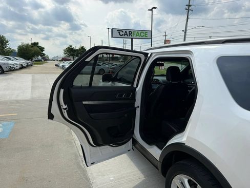 Used 2018 Ford Explorer XLT w/ Equipment Group 202A AWD/4WD image 21