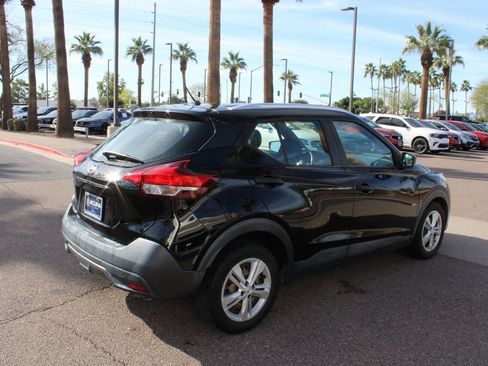 Used 2019 Nissan Kicks S image 5