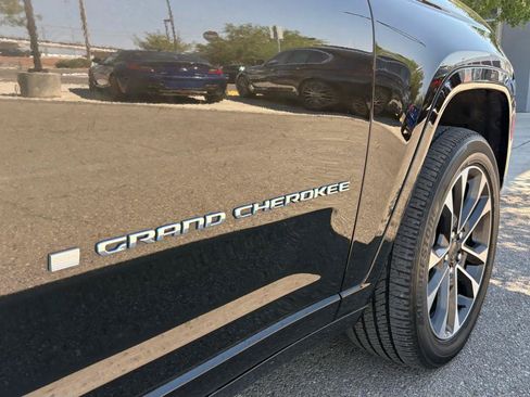 Used 2022 Jeep Grand Cherokee Overland w/ Advanced Protech Group III AWD/4WD image 3