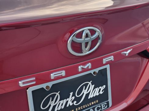 Used 2018 Toyota Camry SE FWD image 32