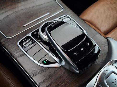 Used 2018 Mercedes-Benz C 300 4MATIC Cabriolet image 34