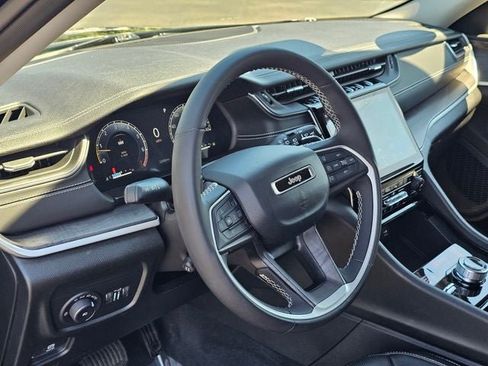 Used 2023 Jeep Grand Cherokee Limited w/ Luxury Tech Group II AWD/4WD image 15