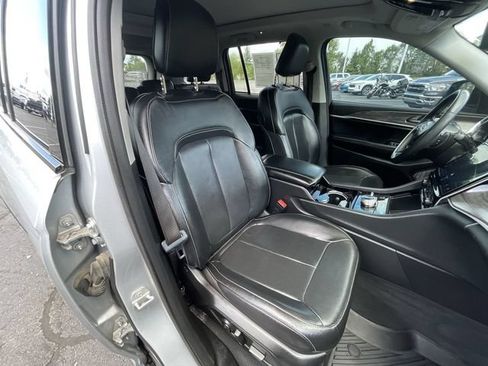 Used 2023 Jeep Grand Cherokee Limited w/ Luxury Tech Group II AWD/4WD image 29
