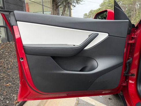 Used 2021 Tesla Model Y Long Range image 27