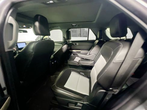 Used 2022 Ford Explorer XLT w/ Equipment Group 202A RWD image 28