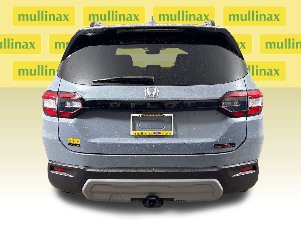 Used 2025 Honda Pilot TrailSport image 7