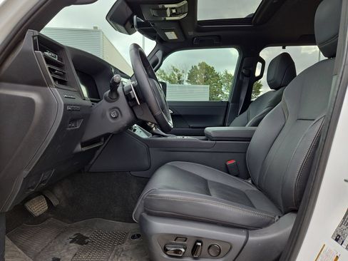 Used 2024 Lexus GX 550 AWD/4WD image 16