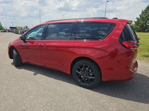 New 2027 Chrysler Pacifica Limited w/ Family Tech Group AWD/4WD image 3