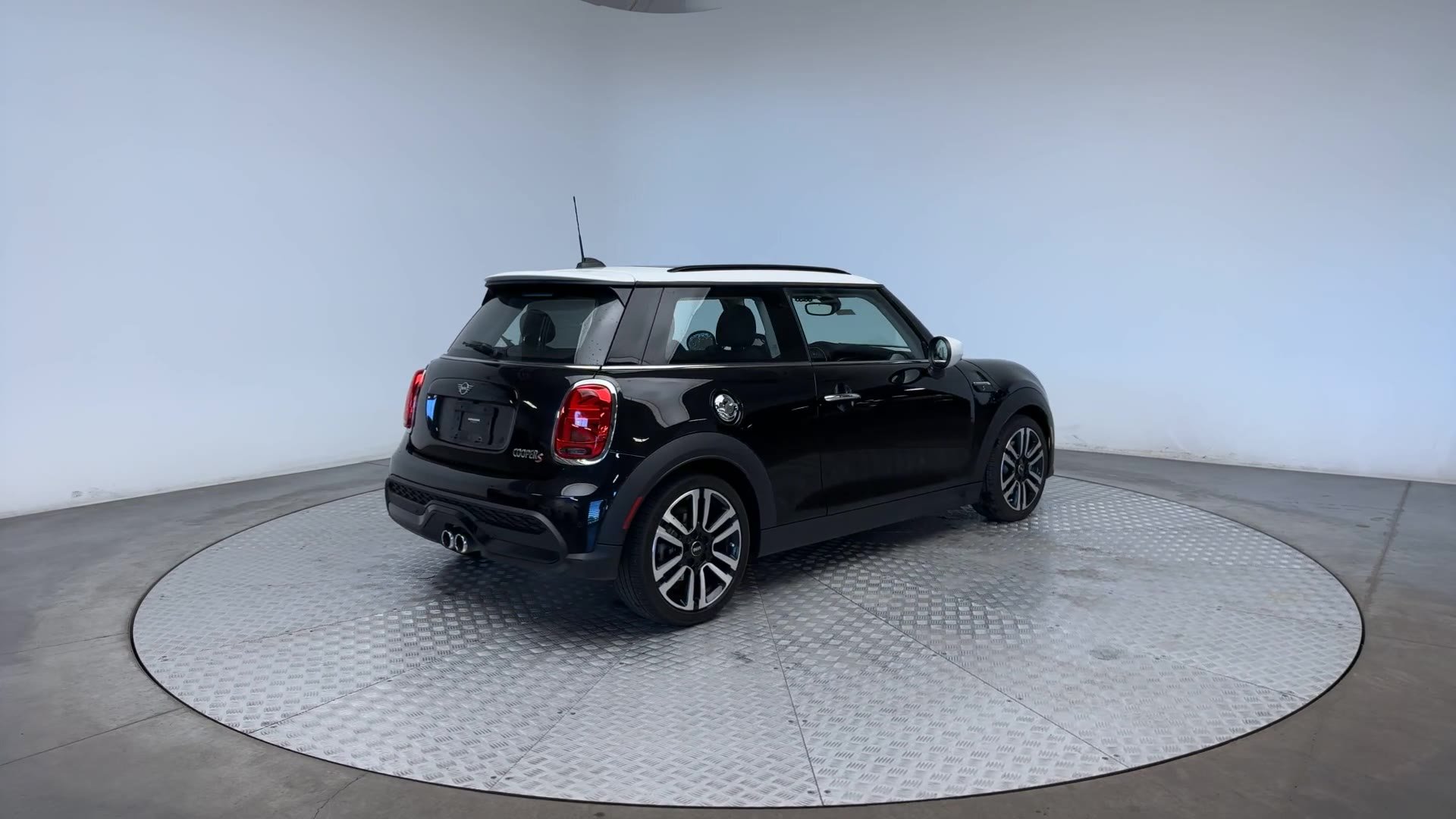 Used 2023 MINI Cooper S FWD image 8