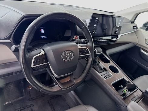 Used 2024 Toyota Sienna XLE image 9