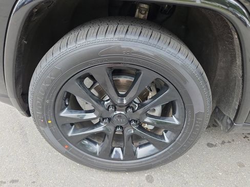 Used 2017 Jeep Grand Cherokee Altitude AWD/4WD image 33
