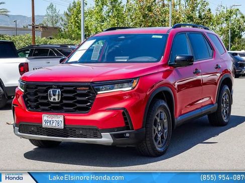 Certified 2025 Honda Pilot TrailSport image 4