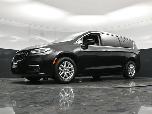 Certified 2023 Chrysler Pacifica Touring-L FWD image 60