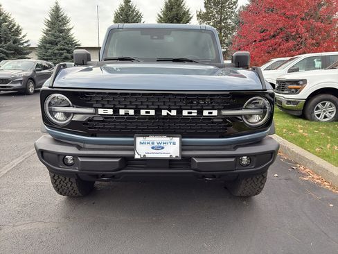New 2025 Ford Bronco Outer Banks w/ Black Appearance Package image 2