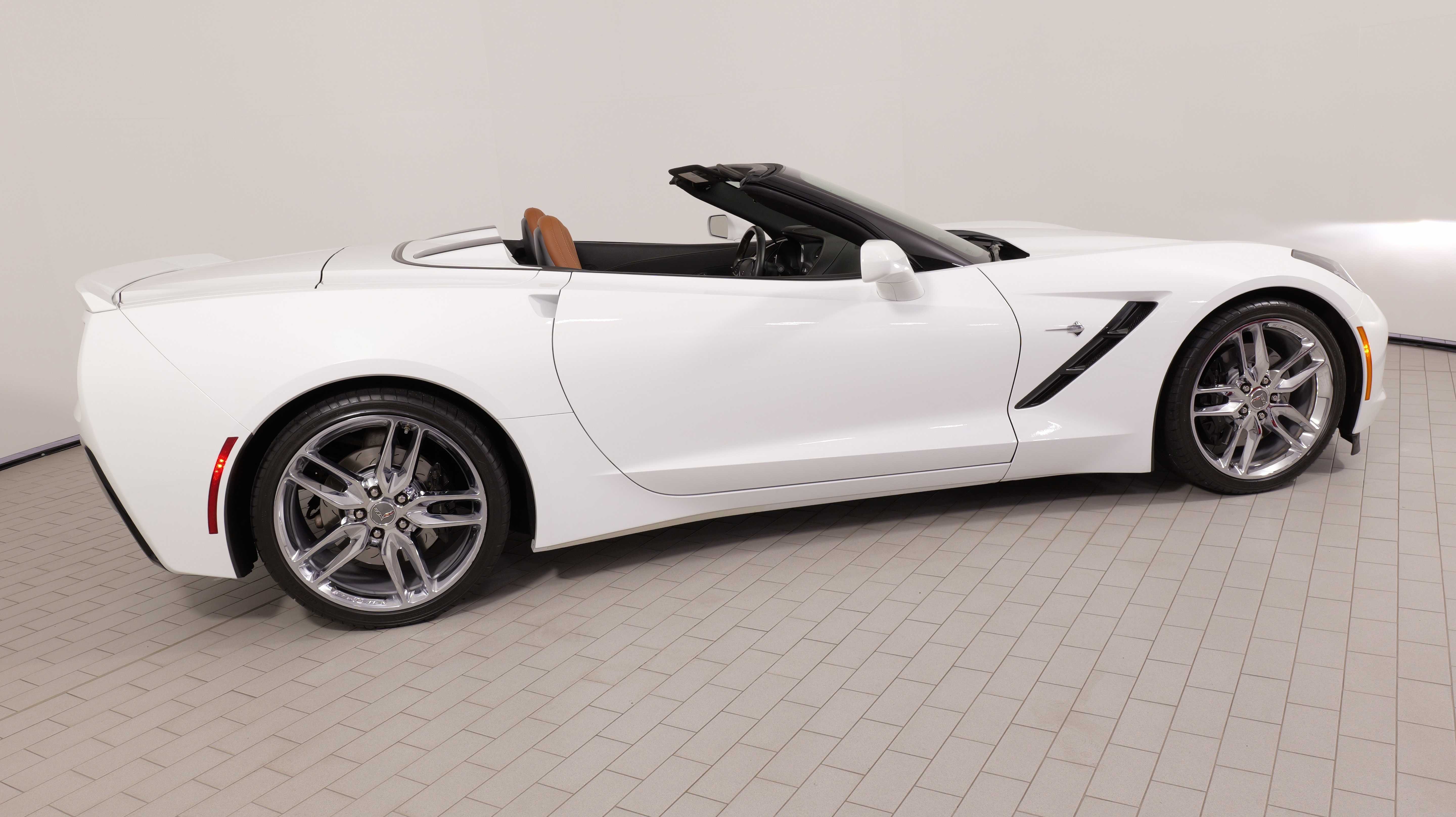 Used 2015 Chevrolet Corvette Stingray Convertible w/ 2LT Preferred Equipment Group RWD image 11