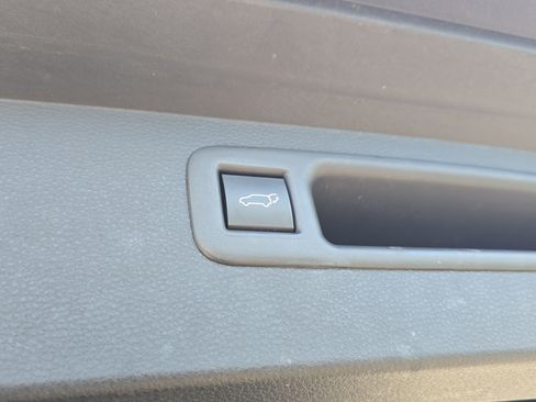 Used 2023 Toyota Highlander XLE image 11