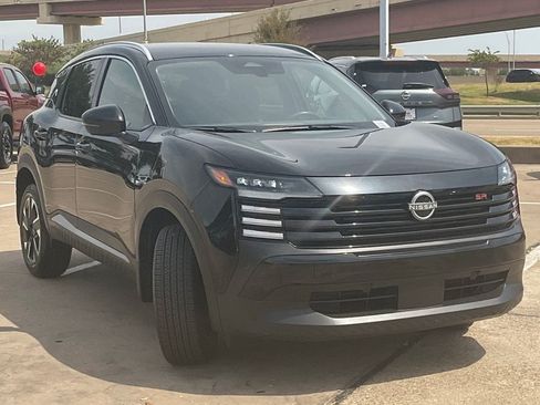 Used 2026 Nissan Kicks SR FWD image 2