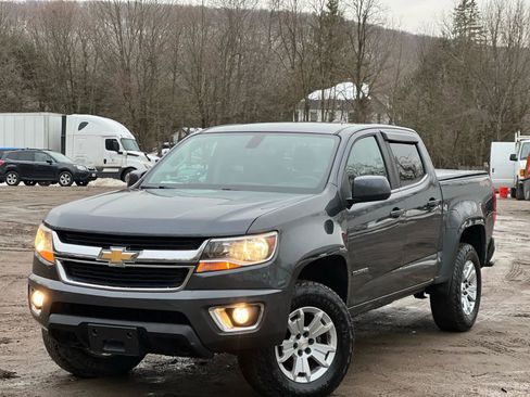 Used 2017 Chevrolet Colorado LT w/ LT Convenience Package image 2