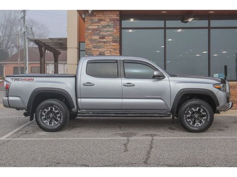 Used 2020 Toyota Tacoma TRD Off-Road w/ TRD Premium Off Road Package image 2