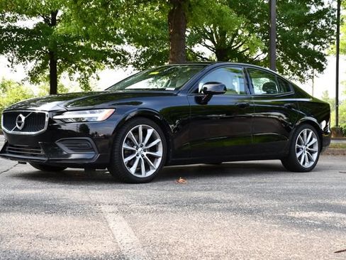 Used 2019 Volvo S60 T5 Momentum w/ Multimedia Package FWD image 3