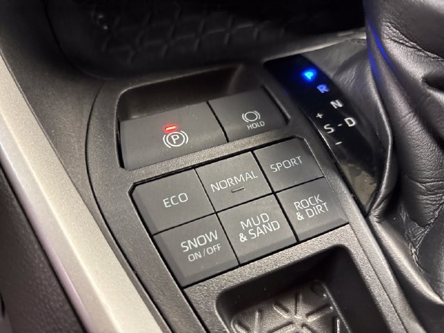Used 2020 Toyota RAV4 LE w/ All Weather Liner Package AWD/4WD image 24