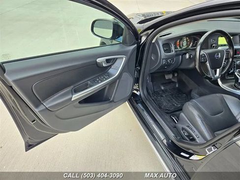 Used 2016 Volvo V60 T5 Cross Country image 10