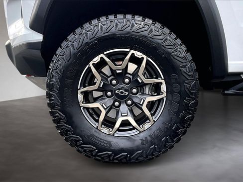 Used 2024 Chevrolet Colorado ZR2 w/ ZR2 Convenience Package III image 9