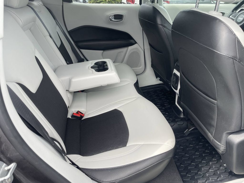 Used 2018 Jeep Compass Latitude AWD/4WD image 23