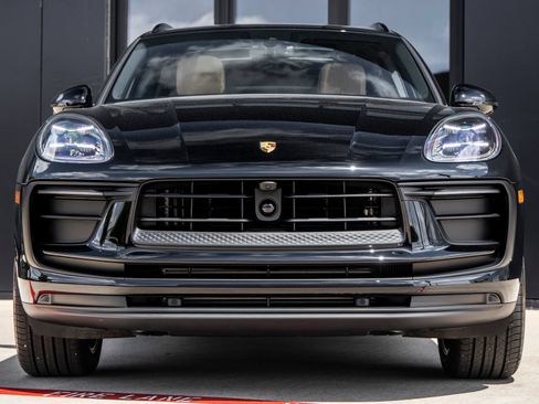 New 2026 Porsche Macan AWD/4WD image 8