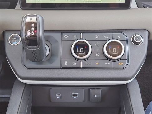 Used 2023 Land Rover Defender 110 SE image 19