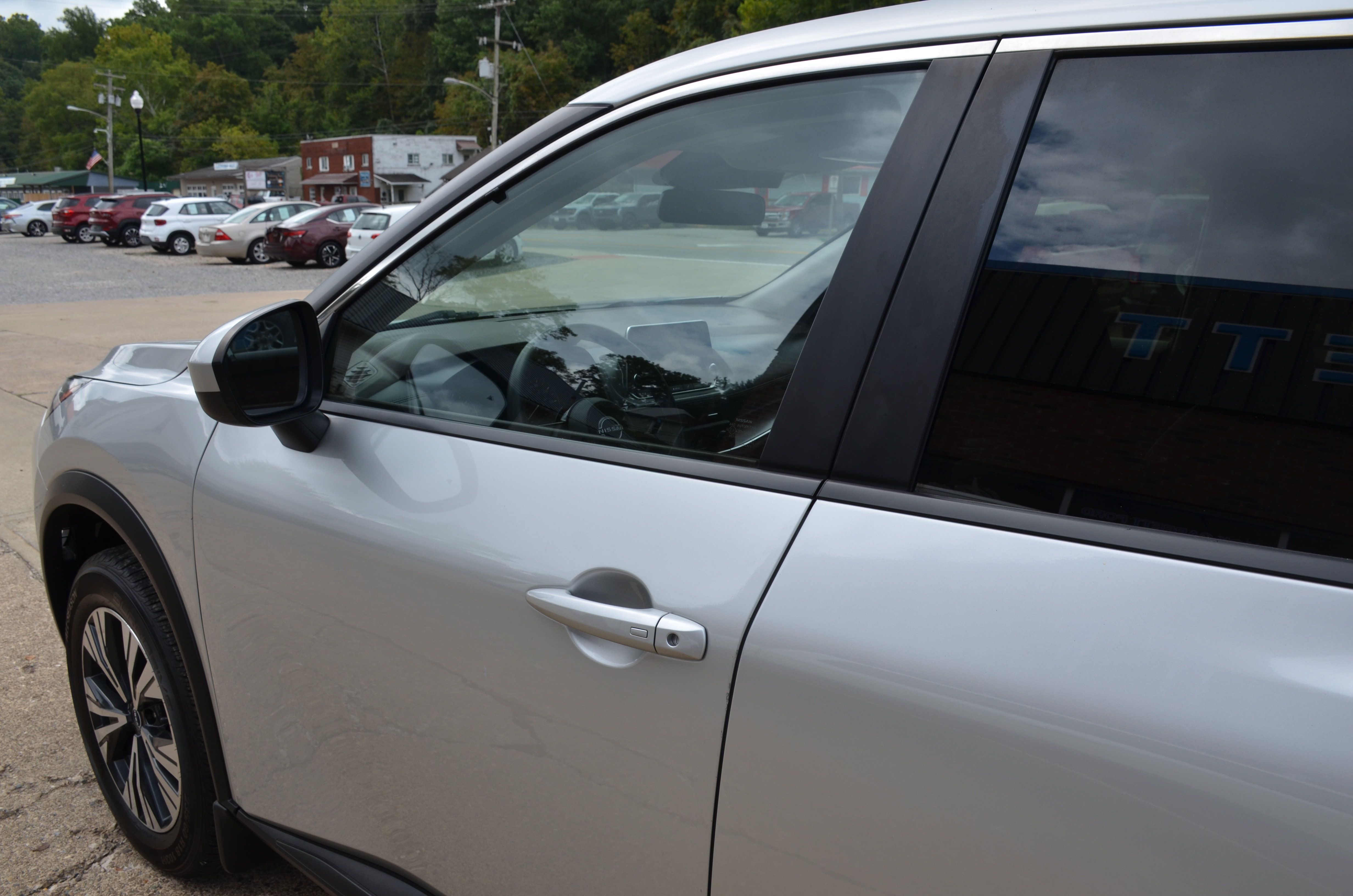 Used 2023 Nissan Rogue SV AWD/4WD image 22