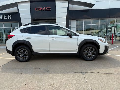 Used 2022 Subaru Crosstrek 2.5i Sport w/ Moonroof Package image 3