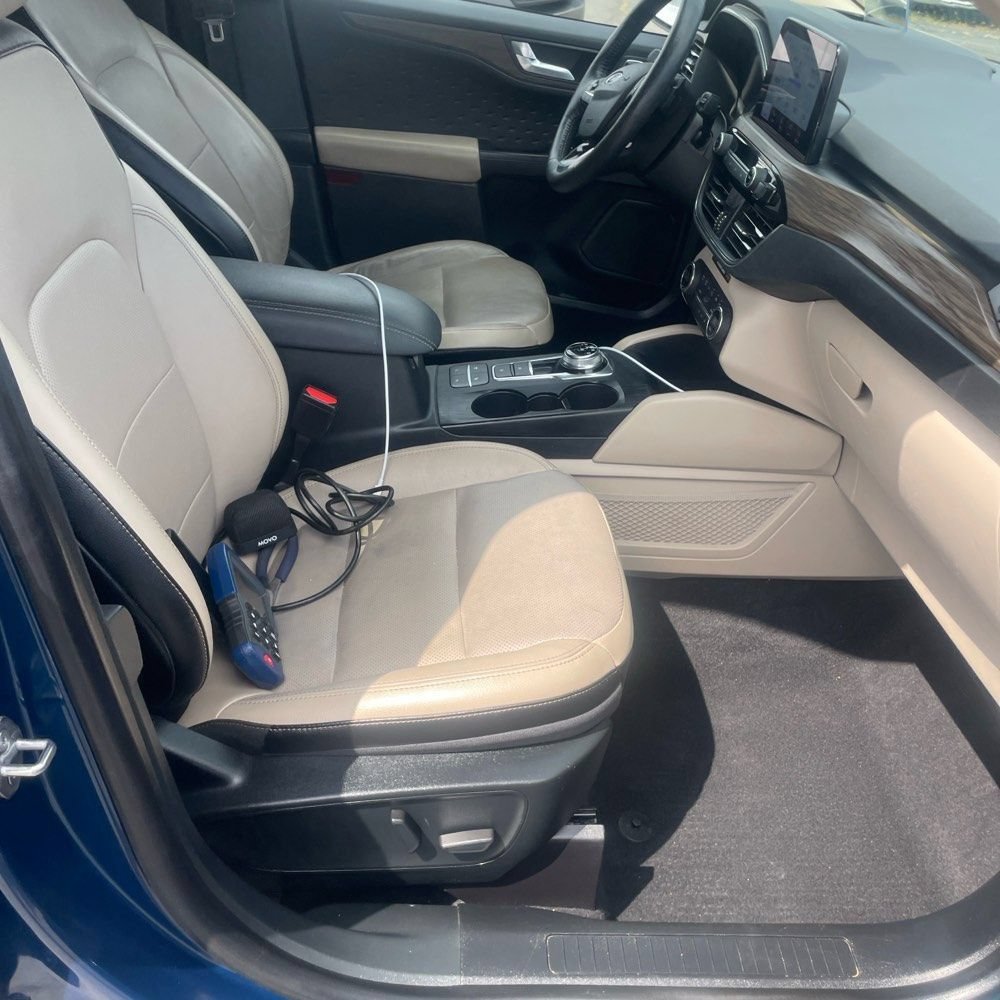 Used 2020 Ford Escape Titanium w/ Titanium Premium Package 2.0 AWD/4WD image 6