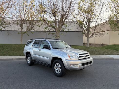 Used 2004 Toyota 4Runner SR5 RWD image 11