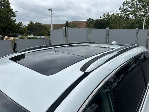 Used 2018 Chrysler Pacifica Limited FWD image 8