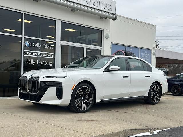 Used 2023 BMW 760i xDrive AWD/4WD image 4