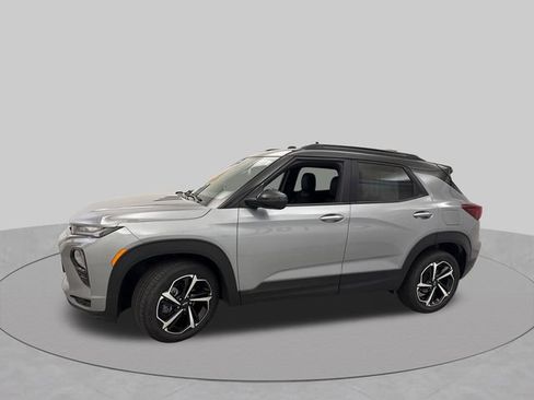 Used 2023 Chevrolet TrailBlazer RS FWD image 2