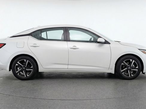 Used 2025 Nissan Sentra SV FWD image 11