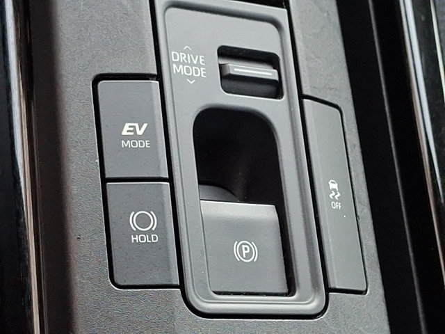 Used 2024 Toyota Prius LE FWD image 24