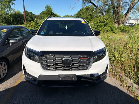 Used 2023 Honda Passport TrailSport image 6
