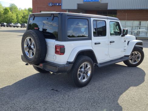 Used 2021 Jeep Wrangler Unlimited Sahara AWD/4WD image 6